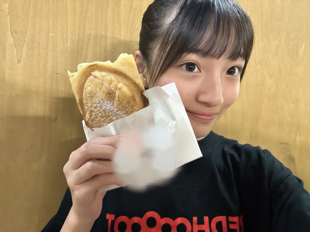 たい焼き、どっちから食べる？ 杉山結菜