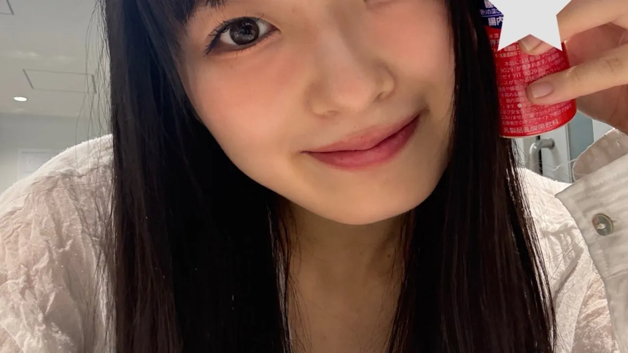 シール眺めて寝る生活　有澤一華