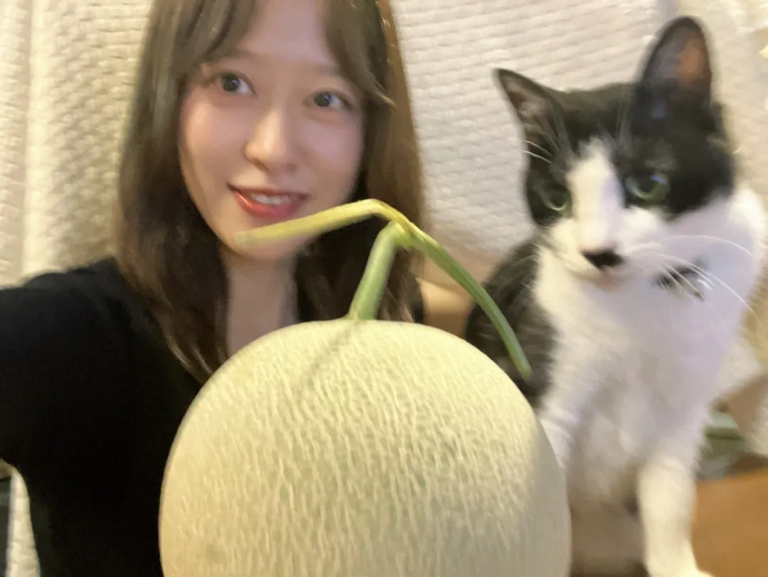 山﨑家からメロン頂いた！小田さくら