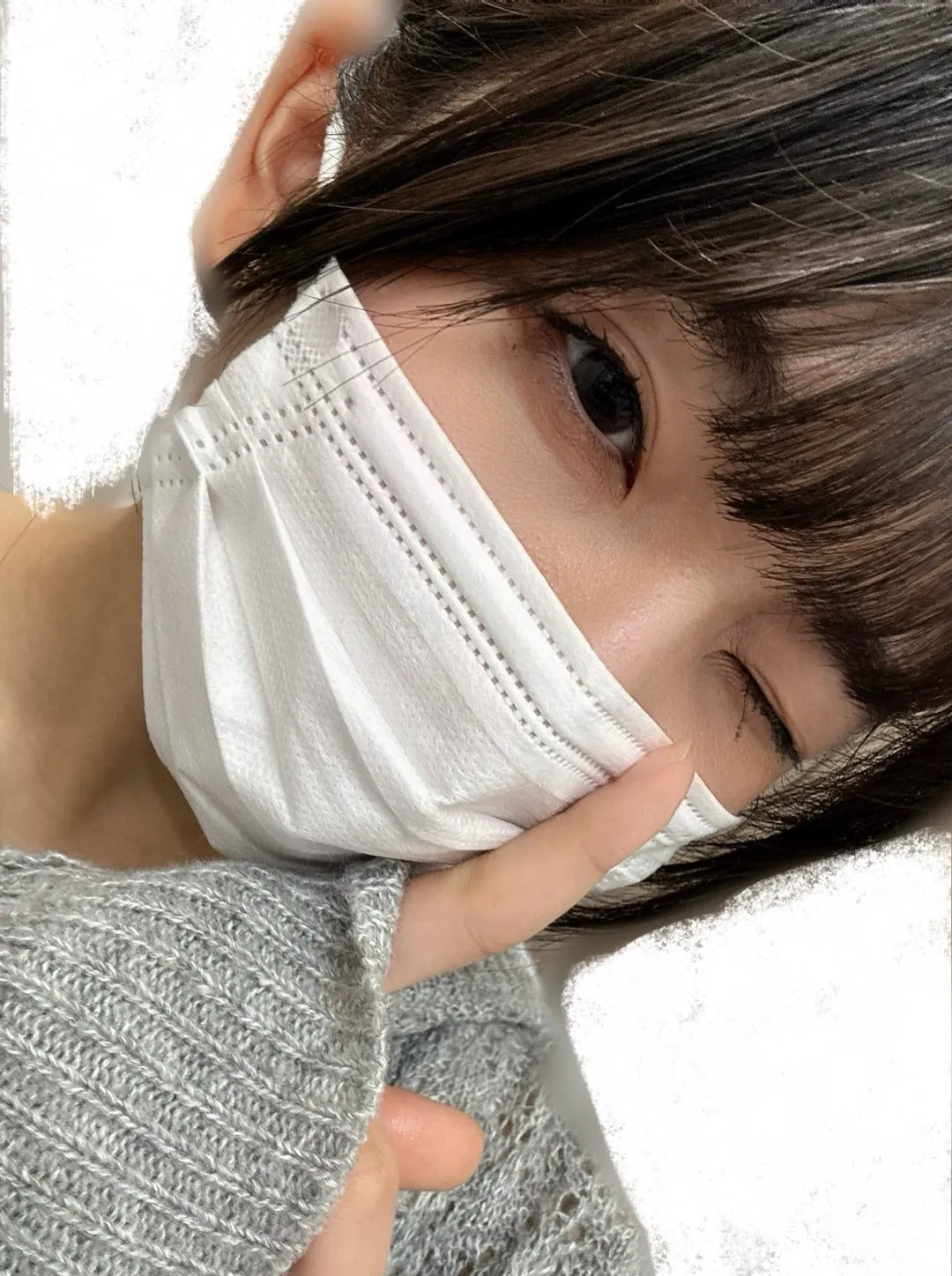 まつげが1本え？。 井上春華