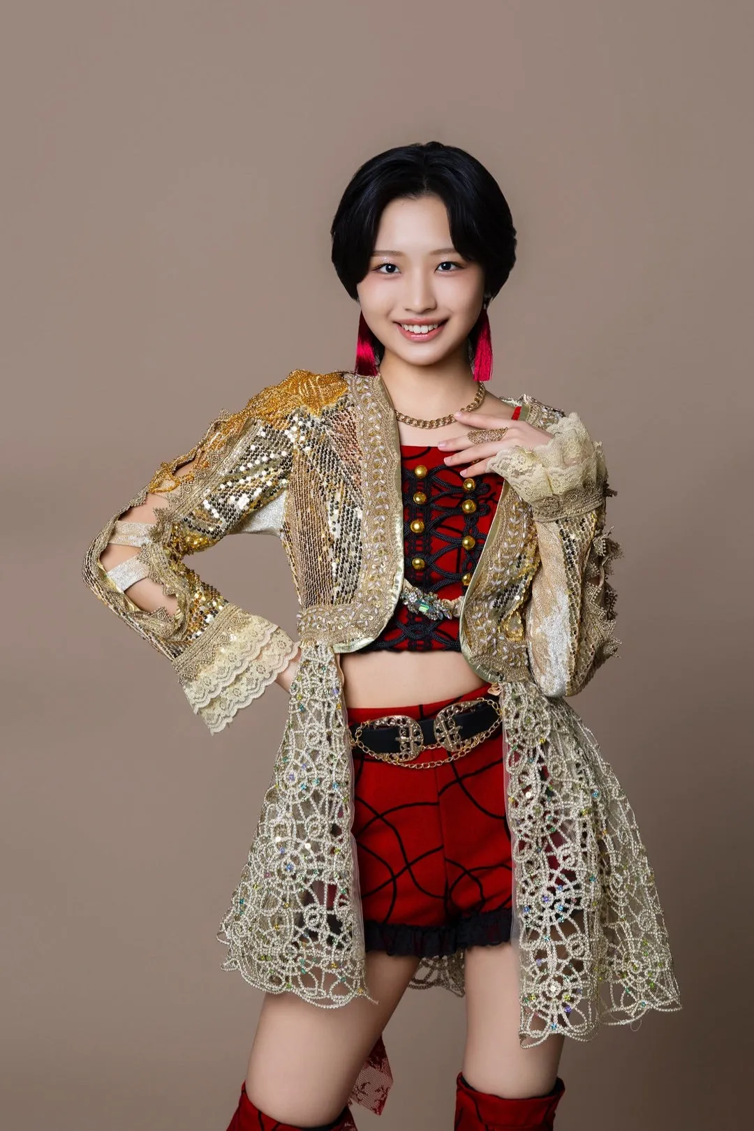 こちら新アー写ですどうぞ( .ˬ.)"    弓桁朱琴