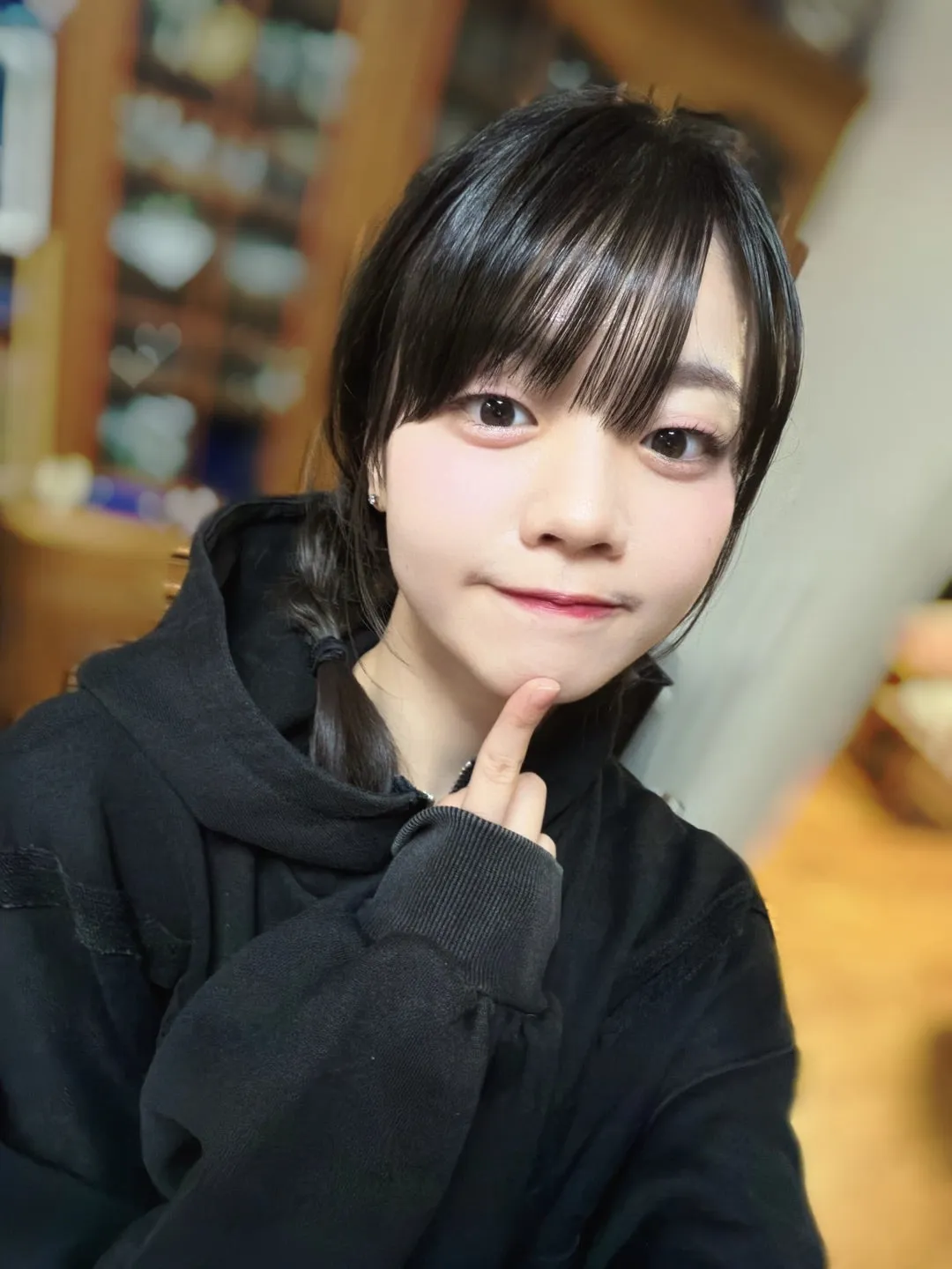 謎ポーズ　福田真琳