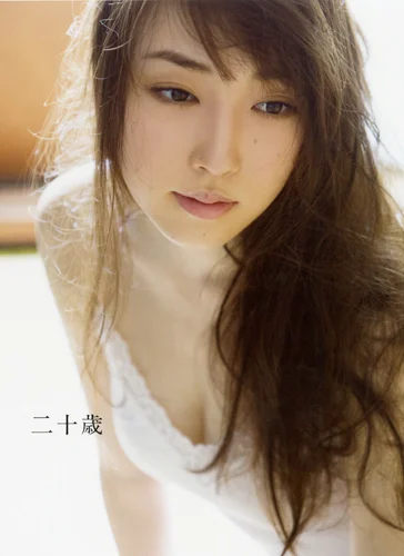 モーニング娘。'17・譜久村聖写真集 「二十歳」 - ハロー